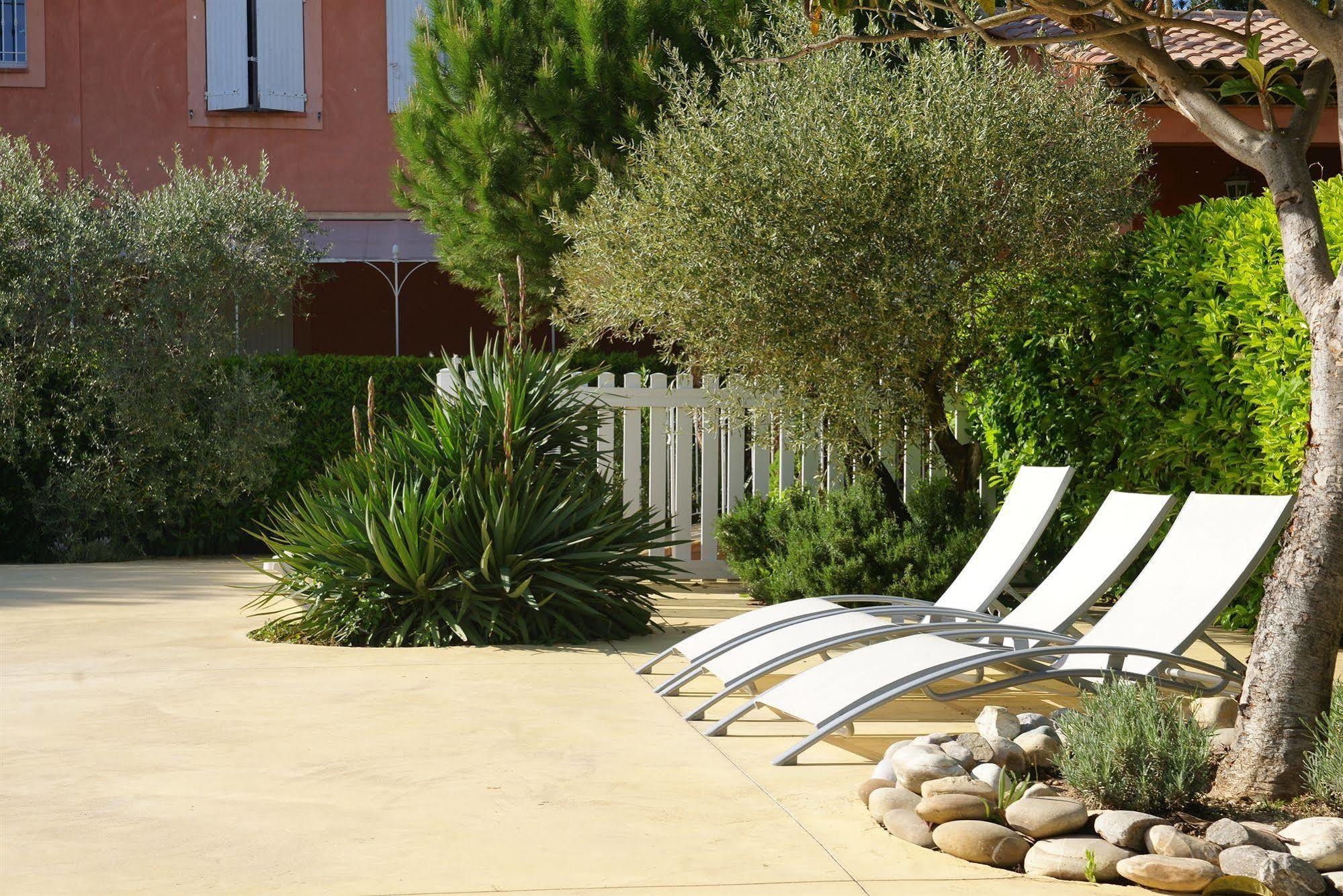 Logis Hotel & Restaurant L'Etape Bouc Bel Air - Gardanne Exteriör bild
