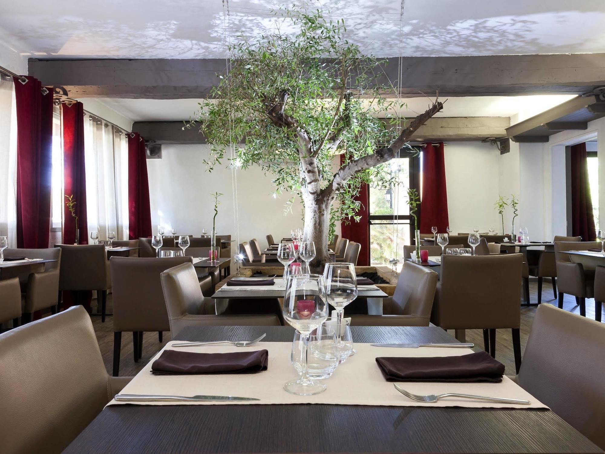 Logis Hotel & Restaurant L'Etape Bouc Bel Air - Gardanne Exteriör bild