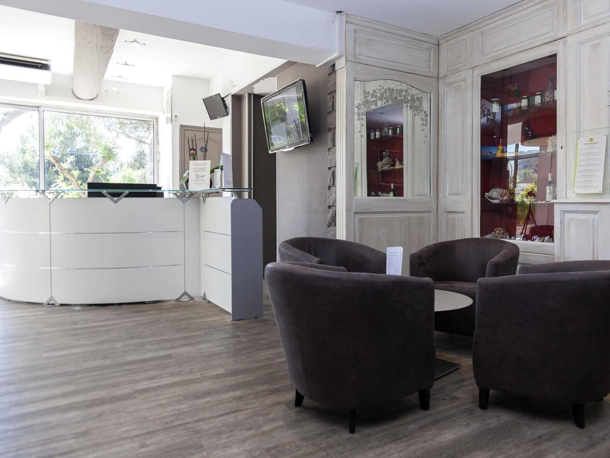 Logis Hotel & Restaurant L'Etape Bouc Bel Air - Gardanne Exteriör bild