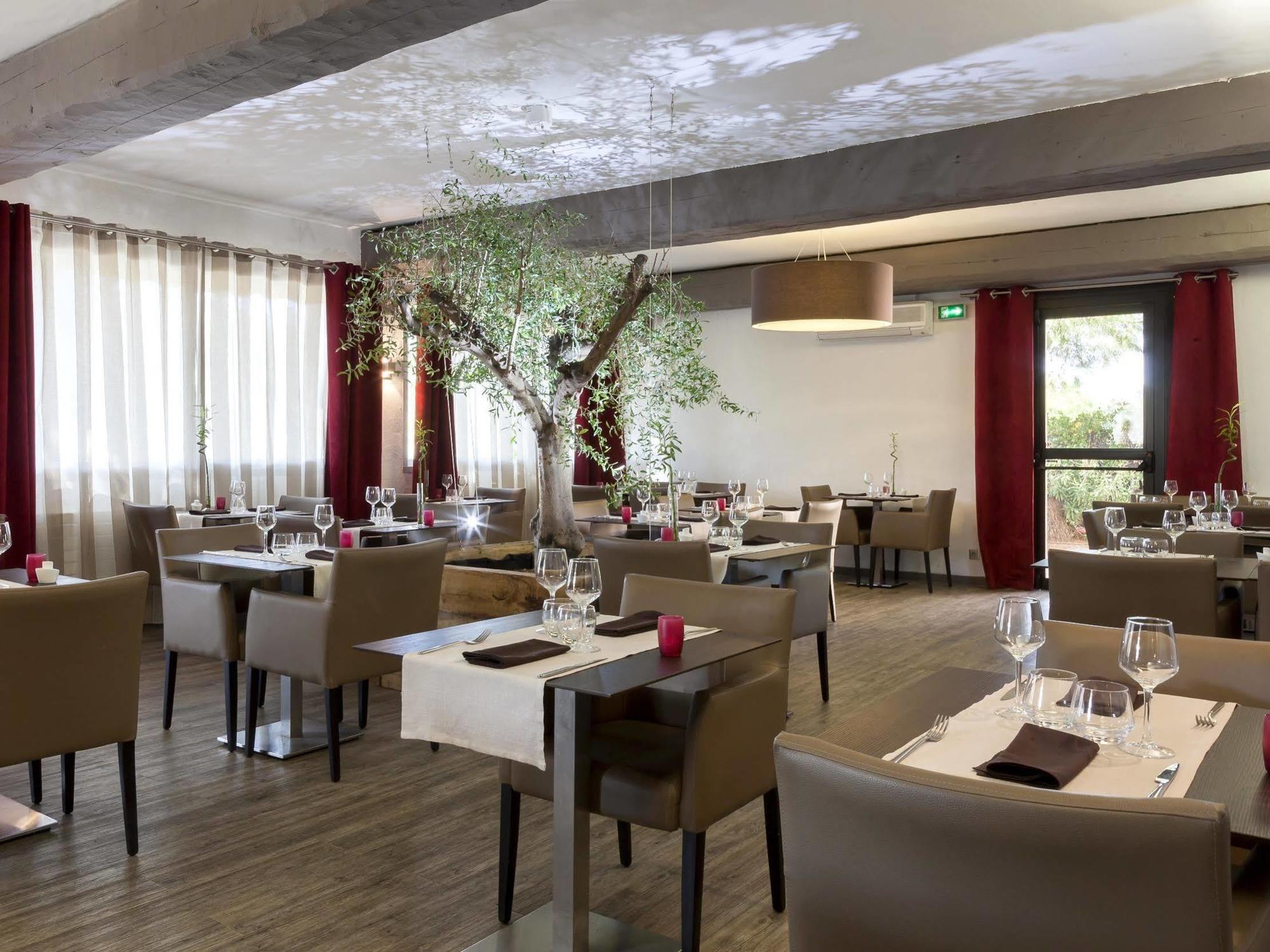 Logis Hotel & Restaurant L'Etape Bouc Bel Air - Gardanne Exteriör bild