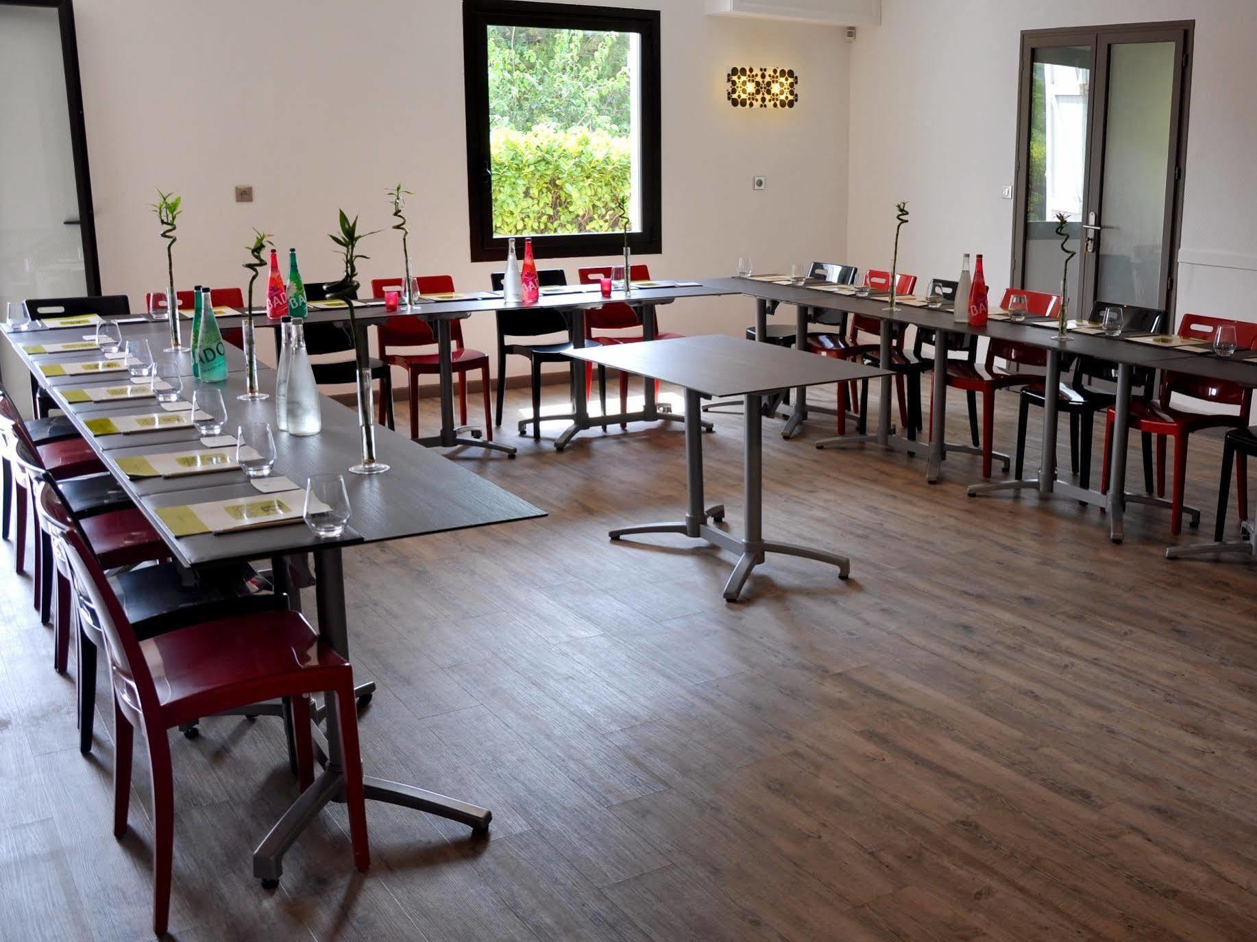 Logis Hotel & Restaurant L'Etape Bouc Bel Air - Gardanne Exteriör bild