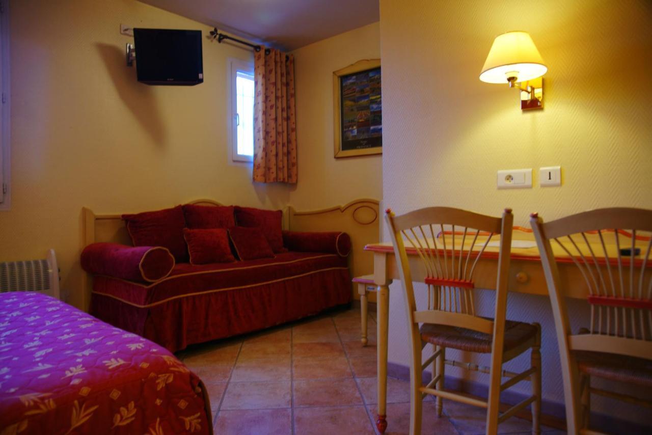 Logis Hotel & Restaurant L'Etape Bouc Bel Air - Gardanne Rum bild